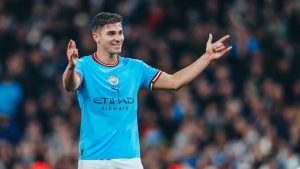 ألفاريز يقترب من صفقة تاريخية: انتقال جوليان ألفاريز إلى أتلتيكو مدريد بقيمة تتجاوز 100 مليون دولار