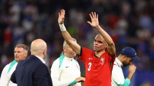 اعتزال المدافع البرتغالي بيبي بعد مسيرة مذهلة: أسطورة البرتغال تكتب نهاية فصلها الكروي