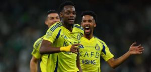 النصر يقلب الطاولة على الأهلي في قمة مثيرة وينتصر بثلاثية